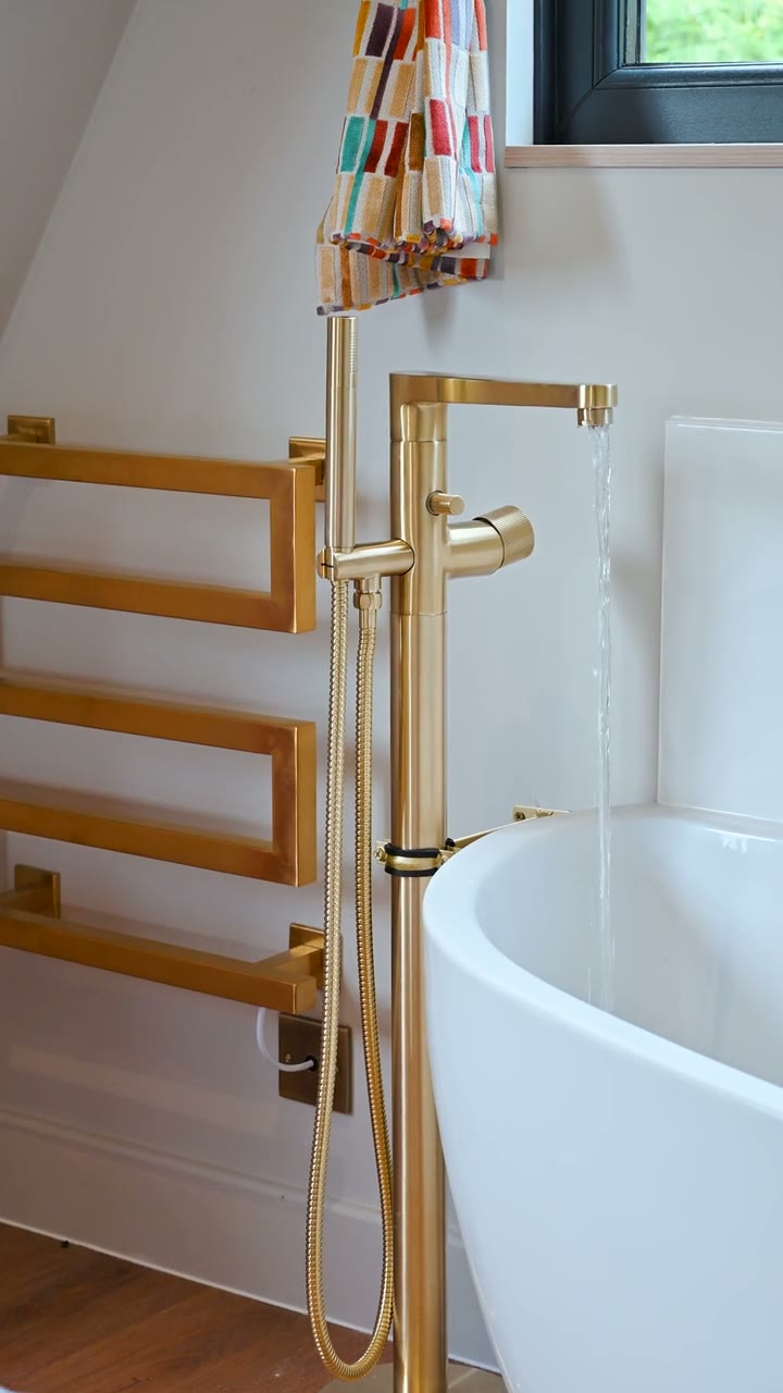 Watch a completed lodge